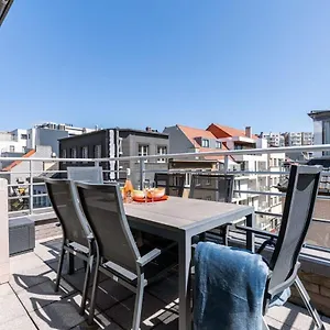 Huswell - Centrally Located With Sunny Terrace Apartment
